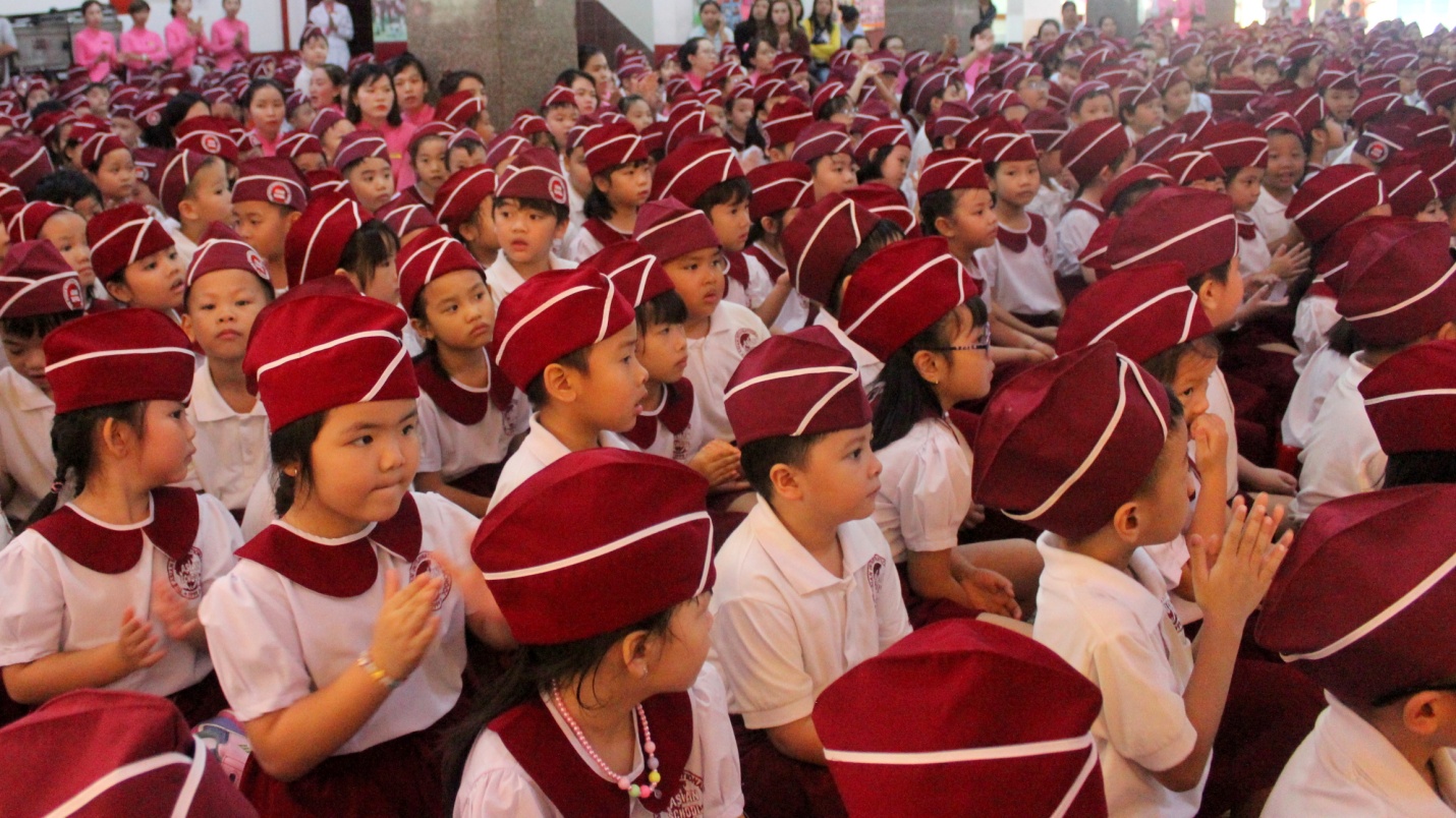 A colorful opening ceremony with 9000 students of the Asian International School.