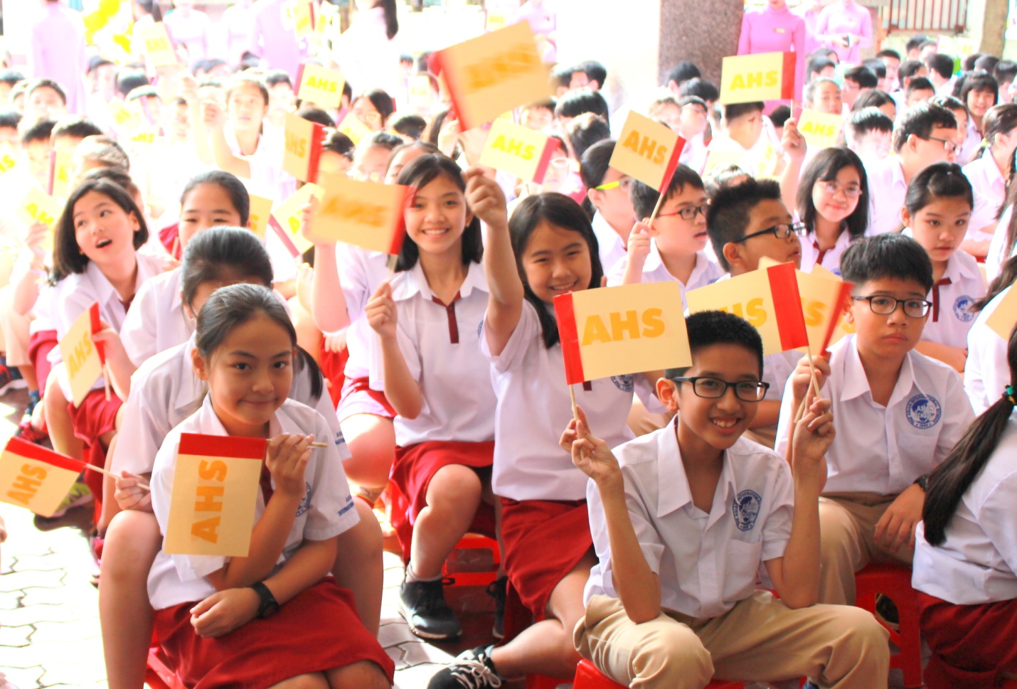 A colorful opening ceremony with 9000 students of the Asian International School.